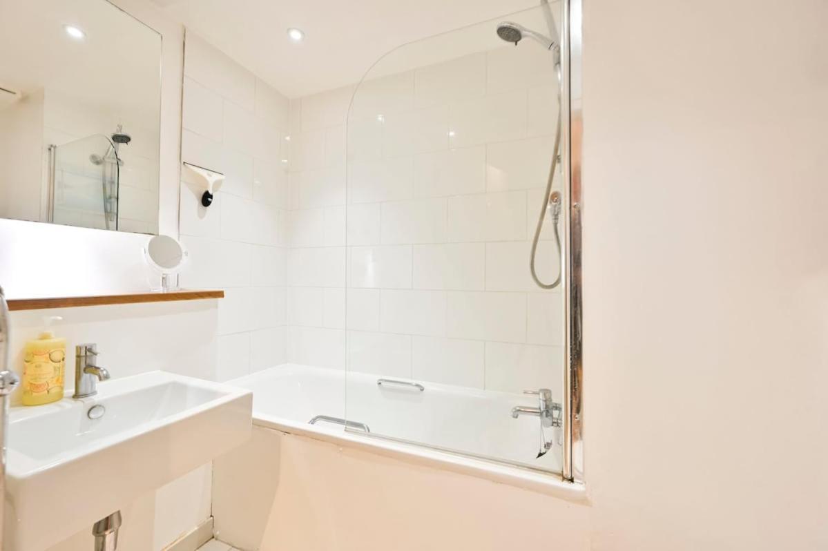 Bridge, Borough Market Apartment London