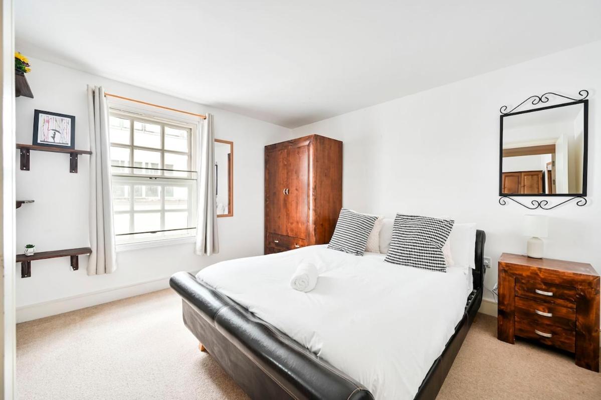 Bridge, Borough Market Apartment London