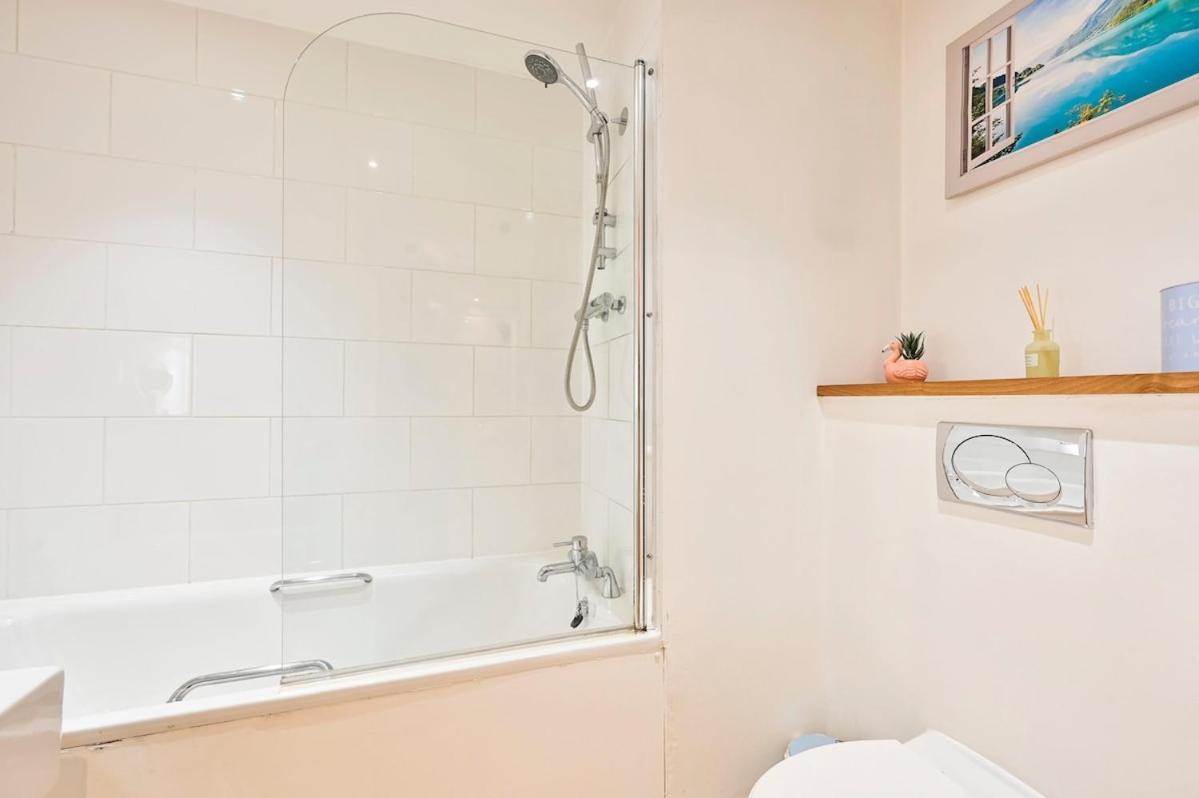 Bridge, Borough Market Apartment London